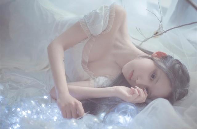 心痛落泪伤感女生网名(共836个)